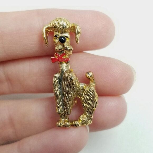 Vintage Poodle Dog In Red Enamel Bowtie Brooch, Gold Tone, Estate Pet Pin - Picture 5 of 6